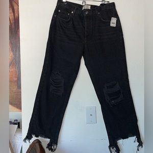 Nwt. Maggie Destroyed crop black jeans.